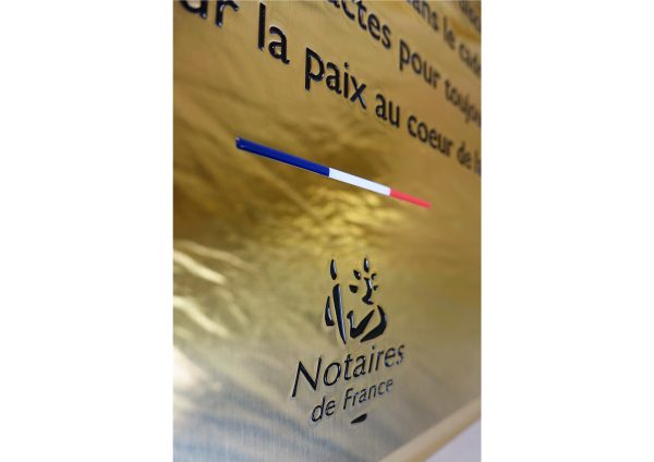 Plaque laiton raison etre notariat details